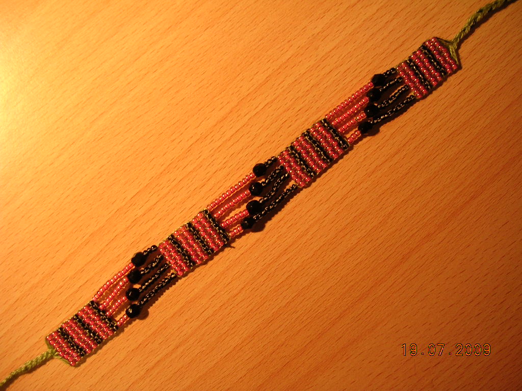 proužkovaný náramek.JPG